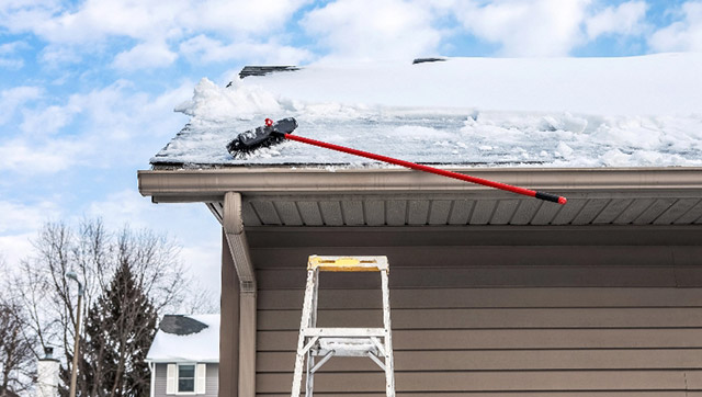 Service roof snow removal