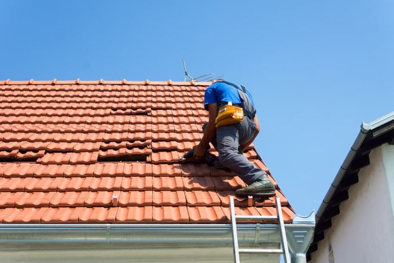 Roofing contractors in calgary 768x512